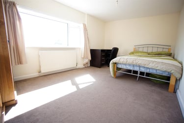 9 bed flat, Addison Road, North Hill, Plymouth, PL48LL - Image 4